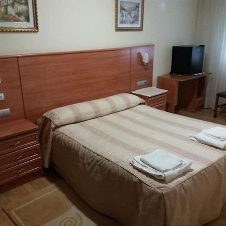 Hotel 2 De Mayo 2 Шинсо-де-Лімія Екстер'єр фото